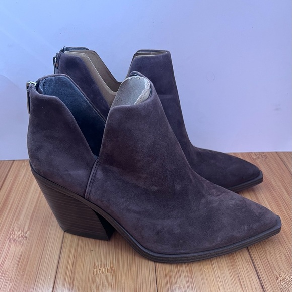 Vince Camuto Gigietta Women's Suede Ankle Boots - Dark Brown Size 7.5 - Picture 3 of 5